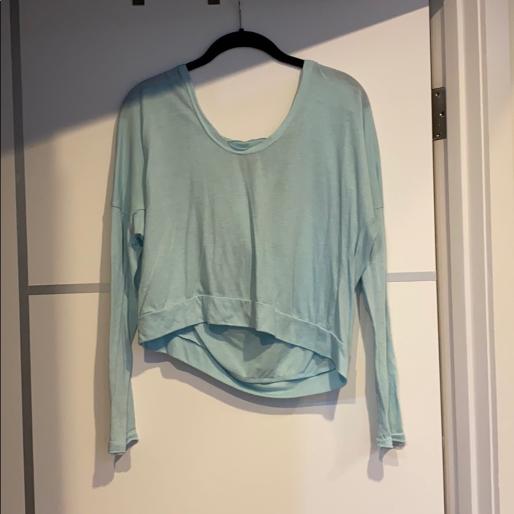 Cropped hooded long sleeve shirt